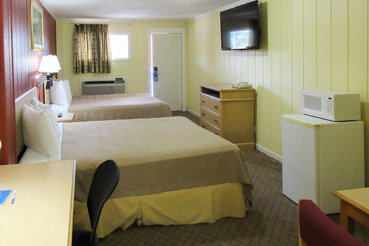 1 King Bed (3 of 20)