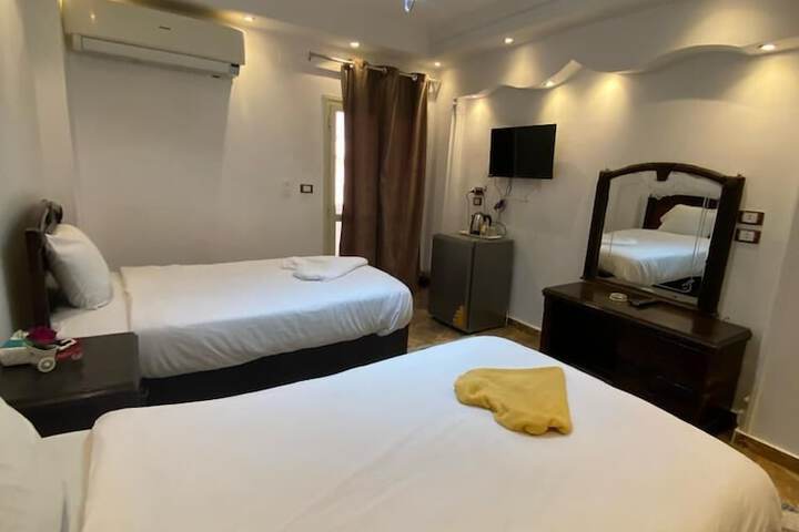 Room 27 of 83