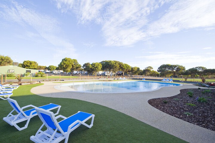 Pool 64 of 77