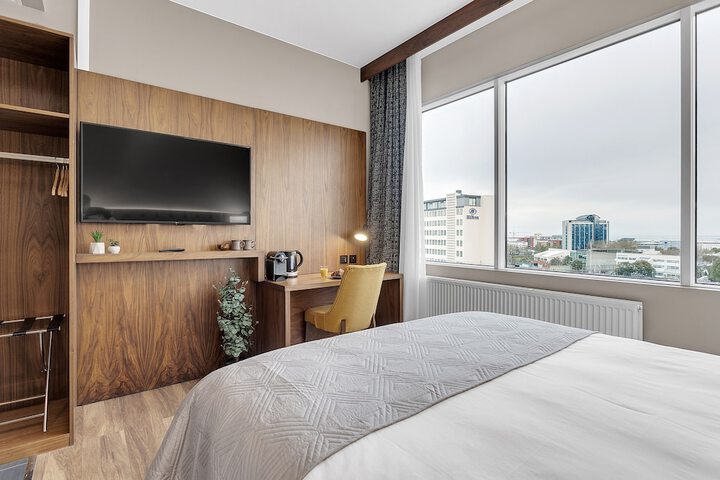 Room 4 of 33
