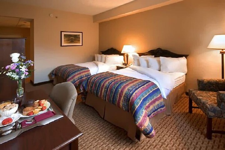 2 Queen Beds (3 of 7)