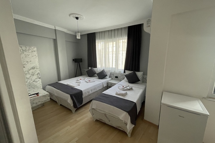 Room 7 of 85