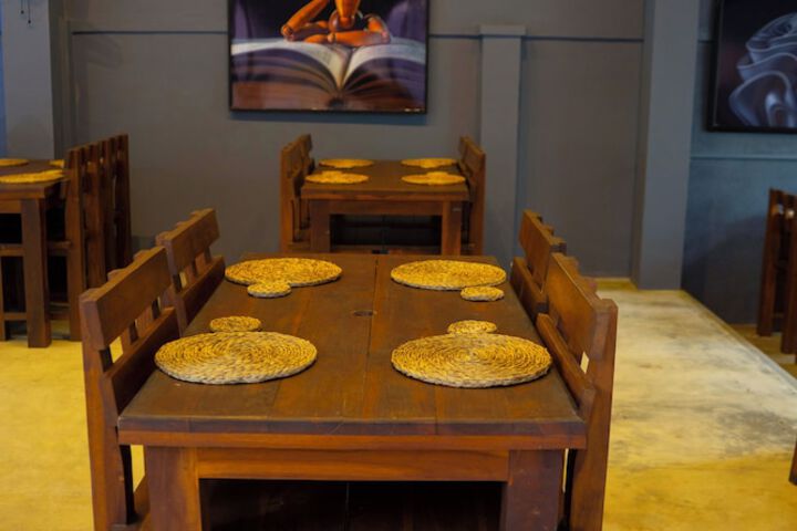 Dining 33 of 44