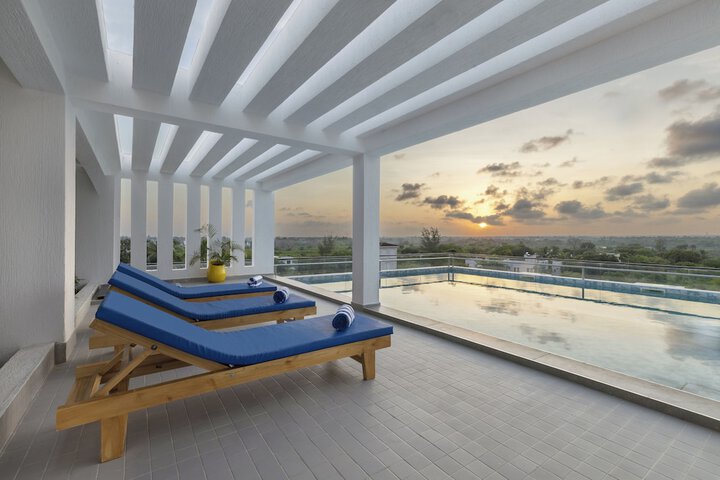 Pool 19 of 25