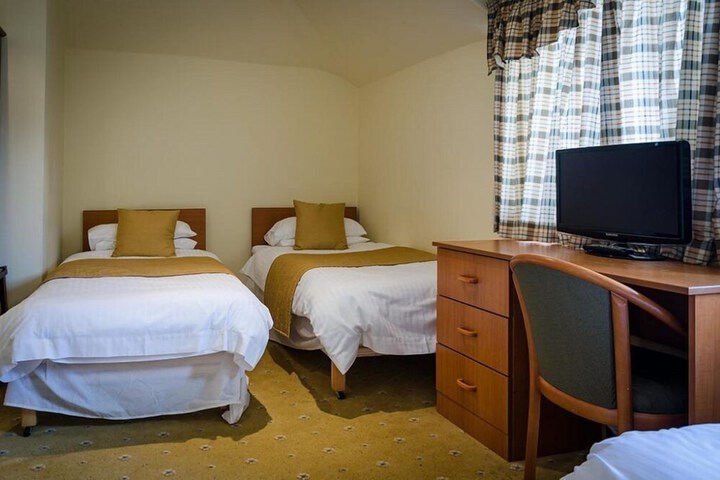 Room 12 of 34