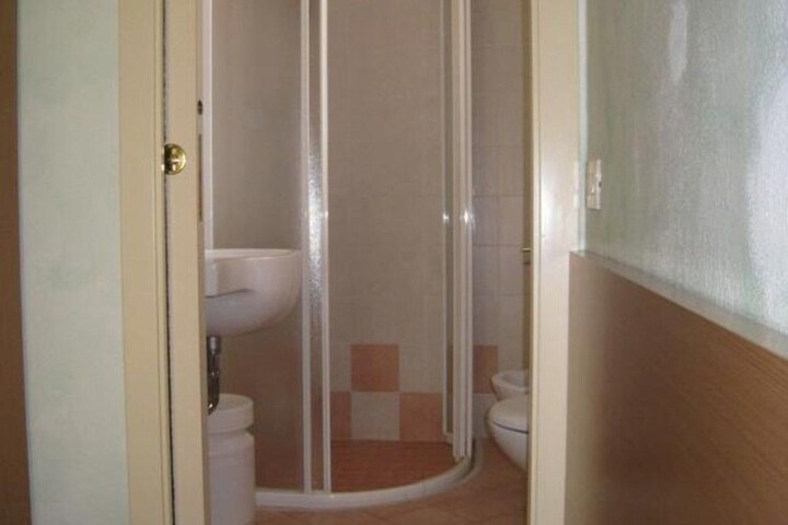 Room 8 of 23
