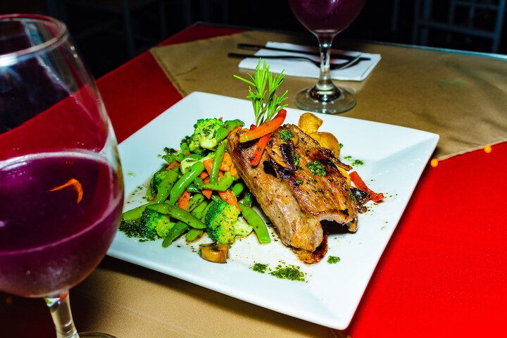 Dining 20 of 21