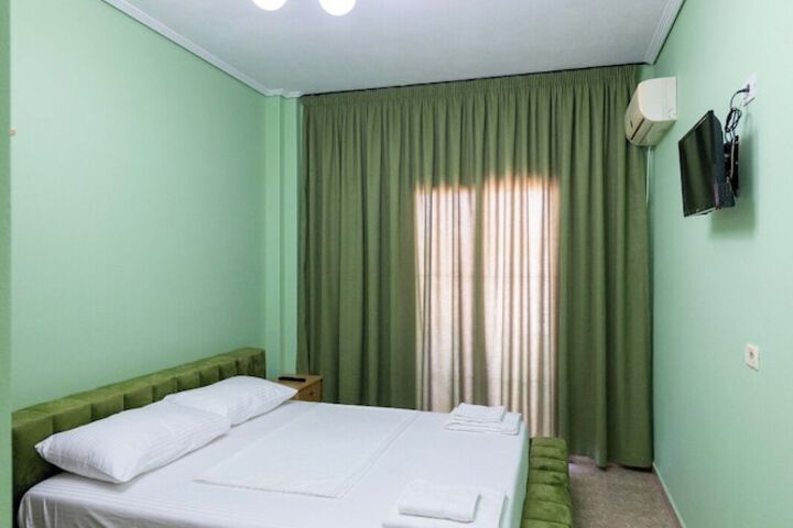 Room 4 of 65