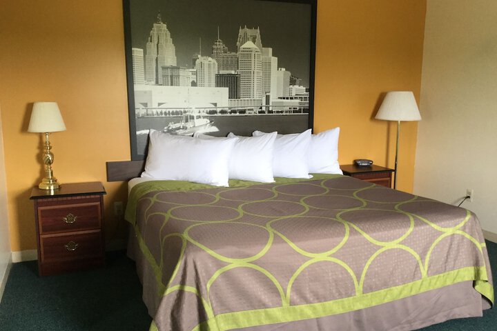 1 King Bed (2 of 5)