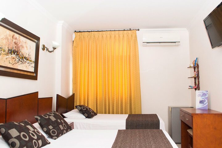 Room 10 of 26