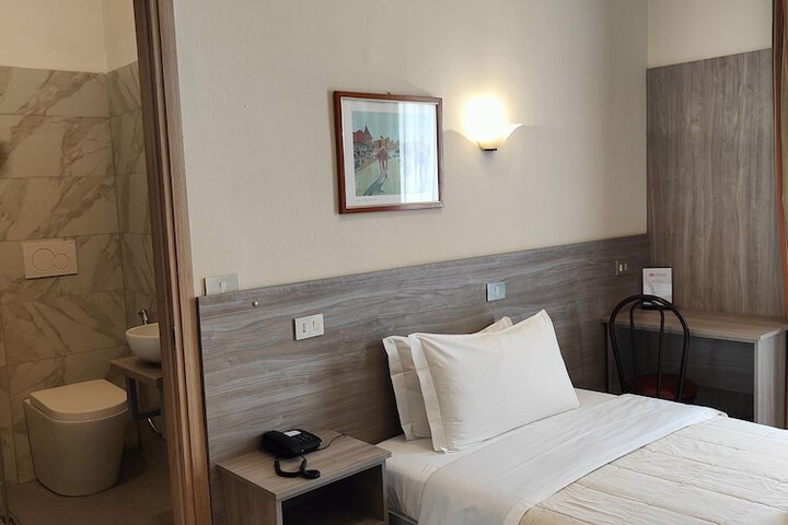 Room 10 of 65