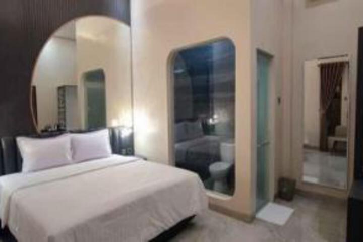 Room 12 of 14