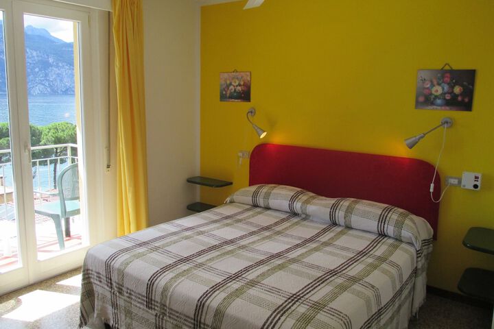 Room 7 of 63