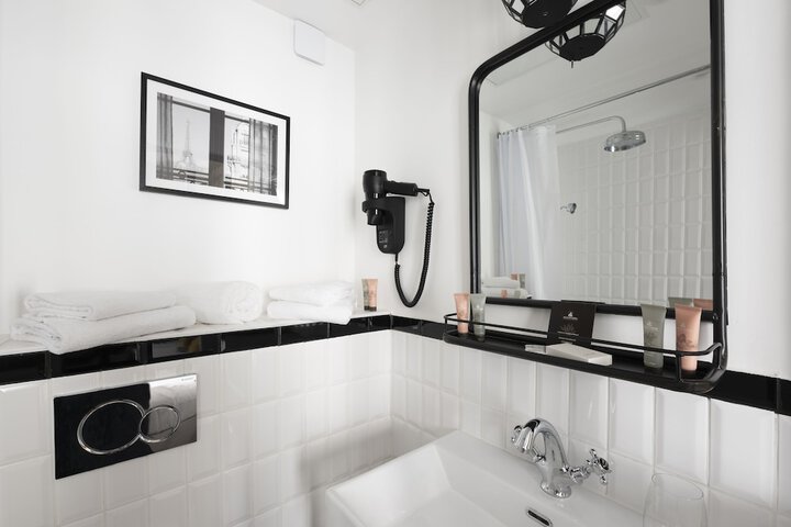 Room 46 of 64