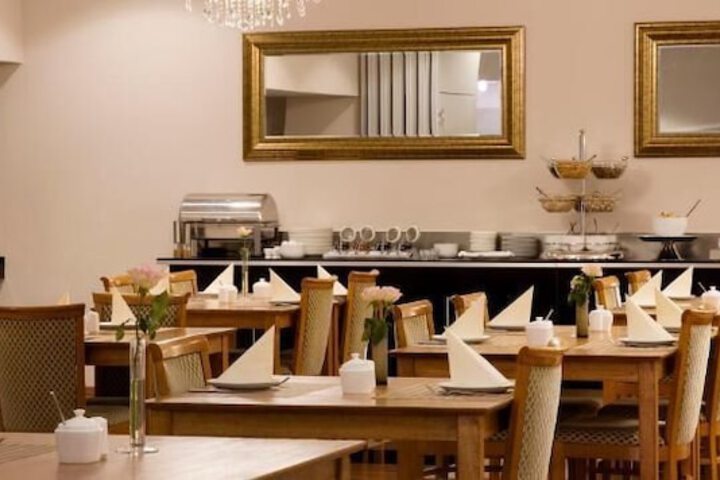 Dining 24 of 37