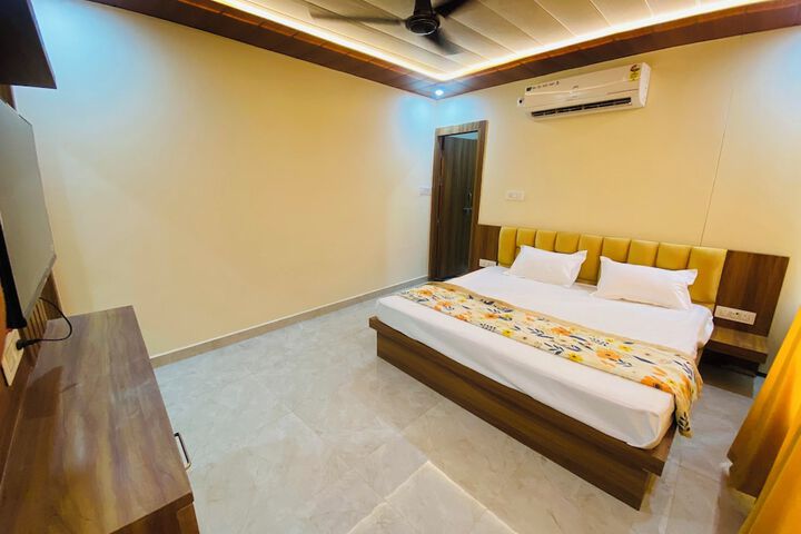 Room 4 of 11