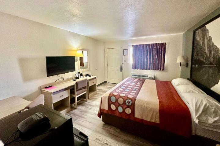 1 King Bed (6 of 11)