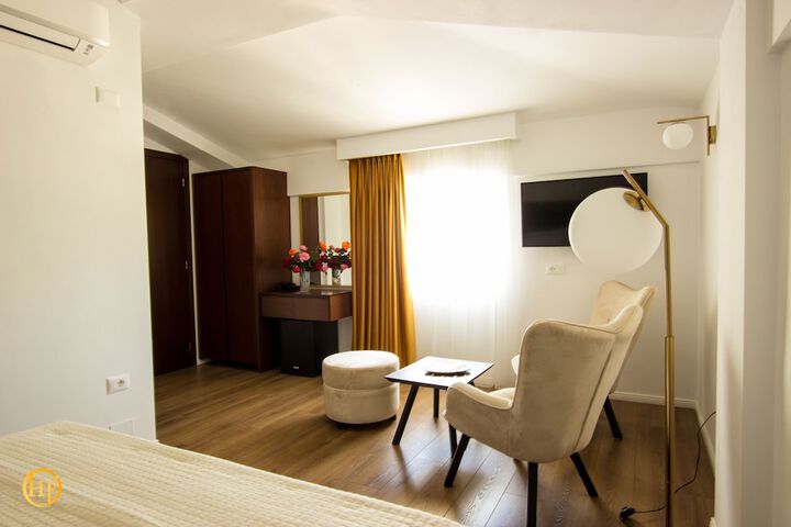 Room 8 of 30