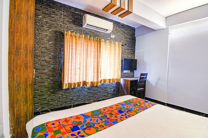 Room 10 of 28