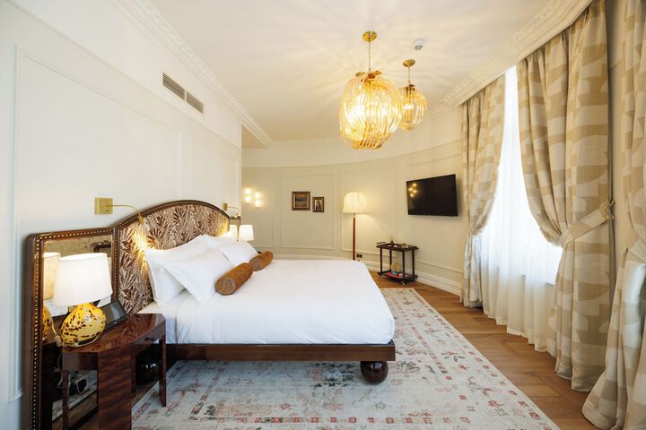 Room 5 of 75
