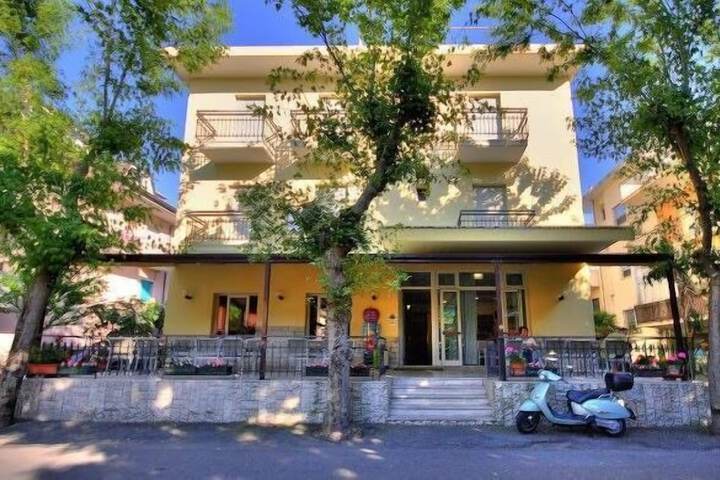Hotel Cannes Rimini in Rimini