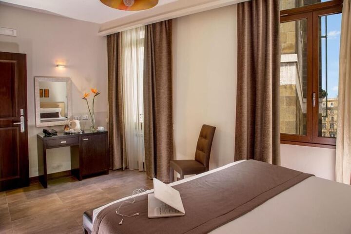 Room 2 of 5