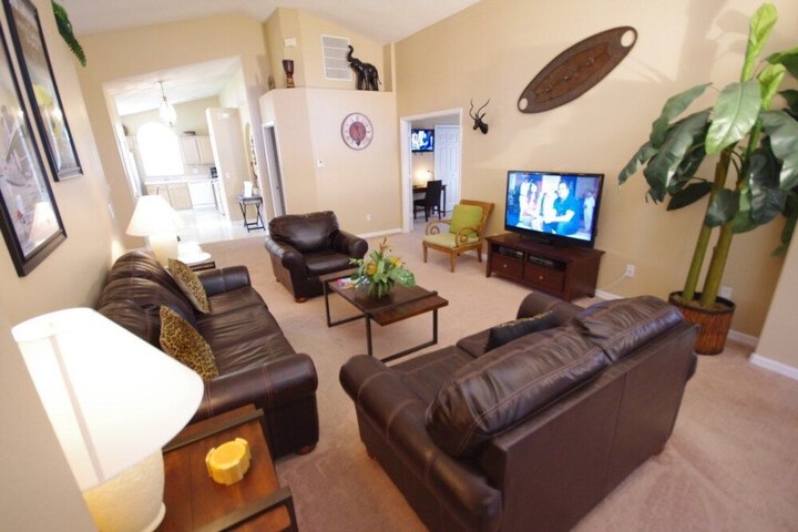 Lounge 29 of 39