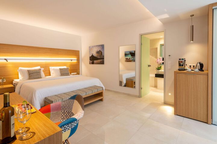 Room 18 of 160