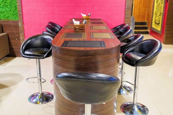 Lounge 40 of 75
