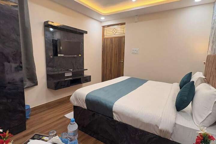 Room 5 of 43