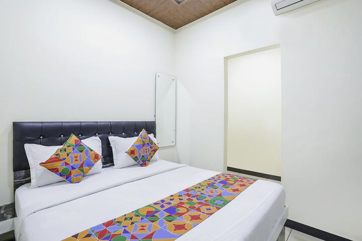 Room 7 of 28
