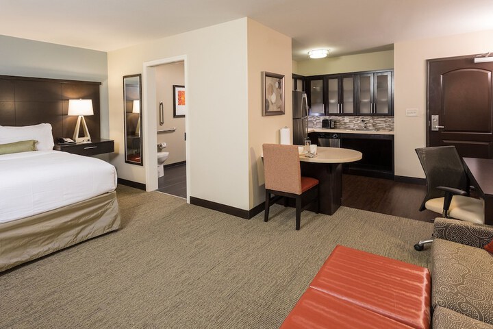 1 Queen Studio Suite (2 of 17)