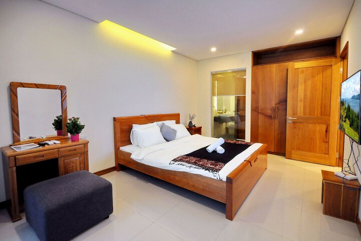 Room 102 of 230