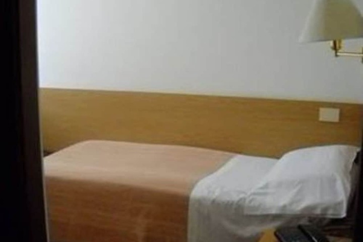 Room 6 of 41