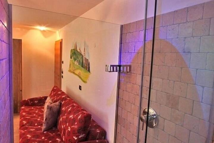 Room 17 of 32