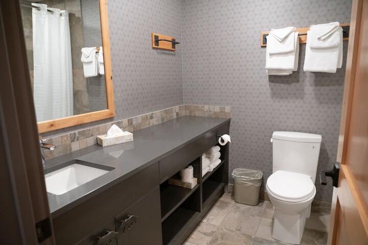 Room 65 of 120