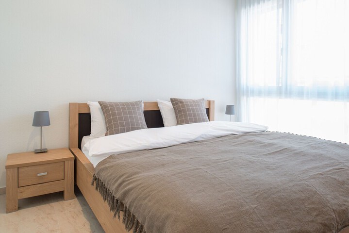 Room 9 of 38