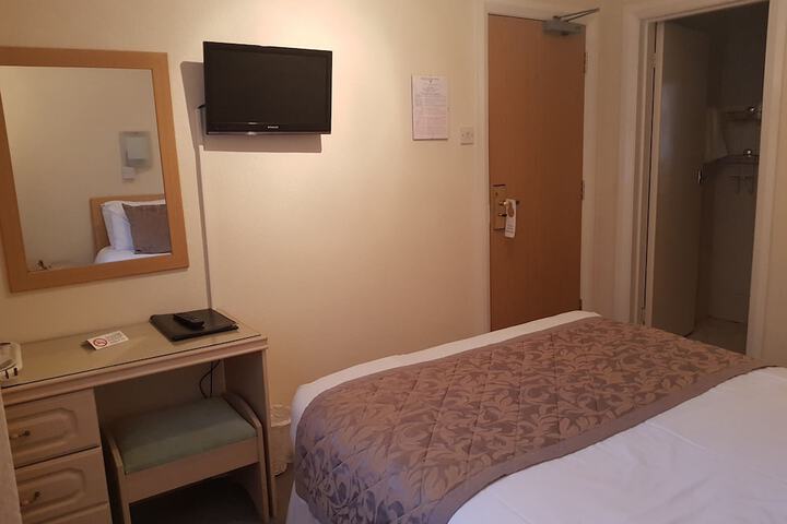 Room 14 of 40