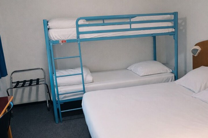 Room 17 of 28