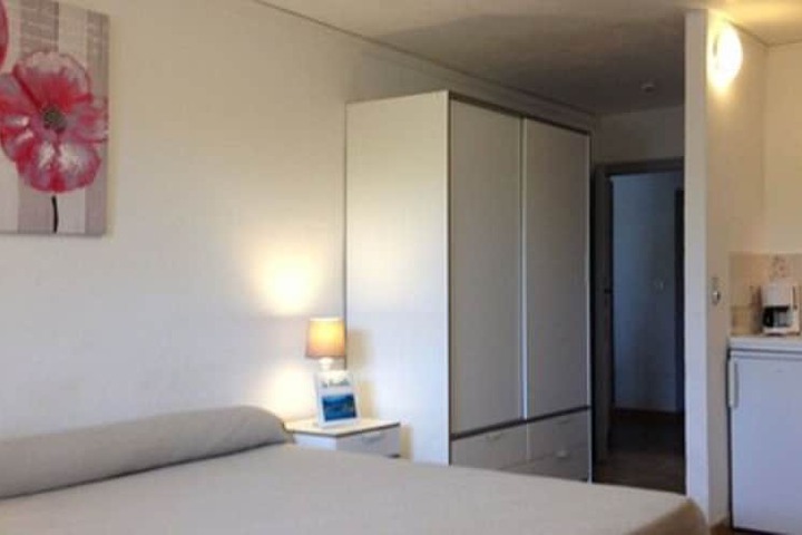 Room 9 of 14