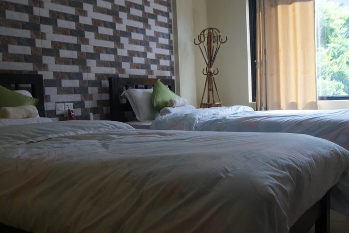 Room 5 of 11
