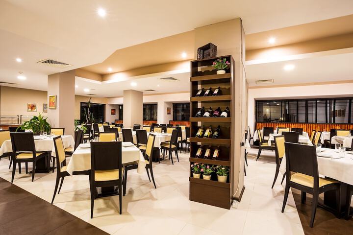 Dining 54 of 76