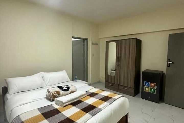 Room 5 of 18