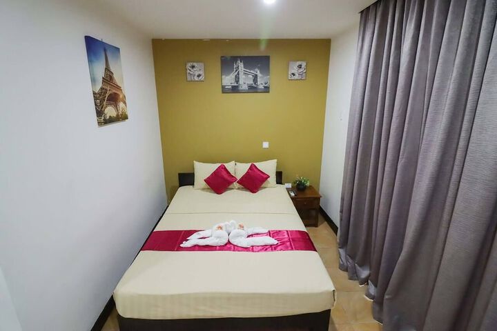 Room 5 of 16