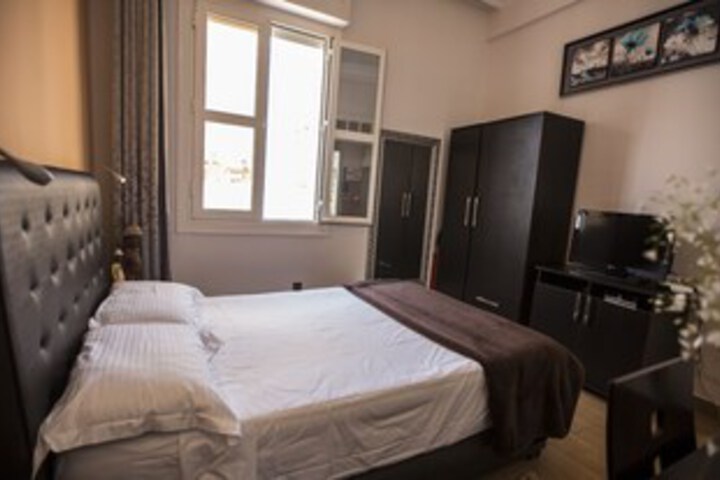 Room 12 of 30