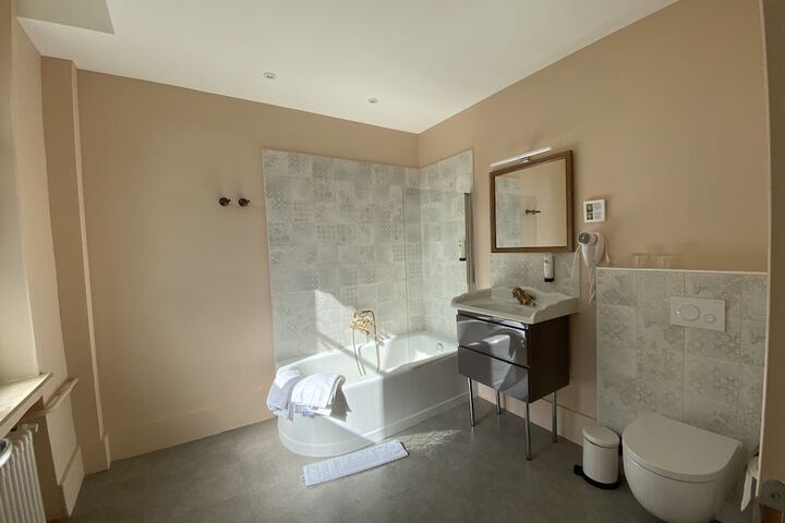Room 15 of 28