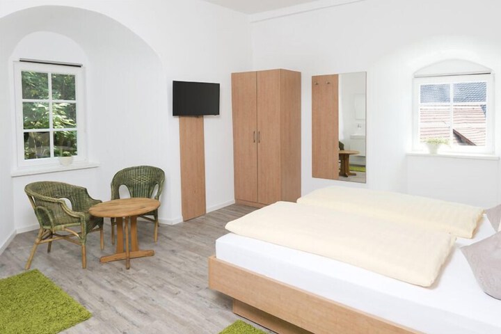 Room 8 of 27