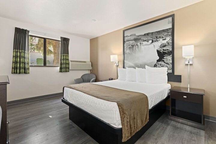 Room 7 of 34