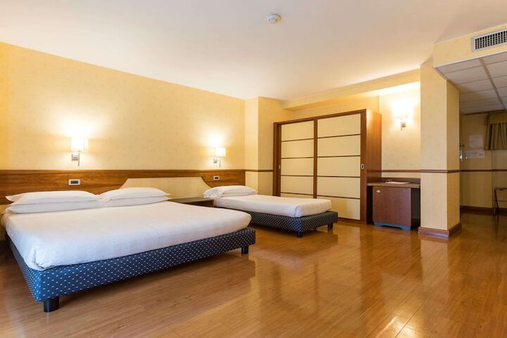 Room 19 of 80