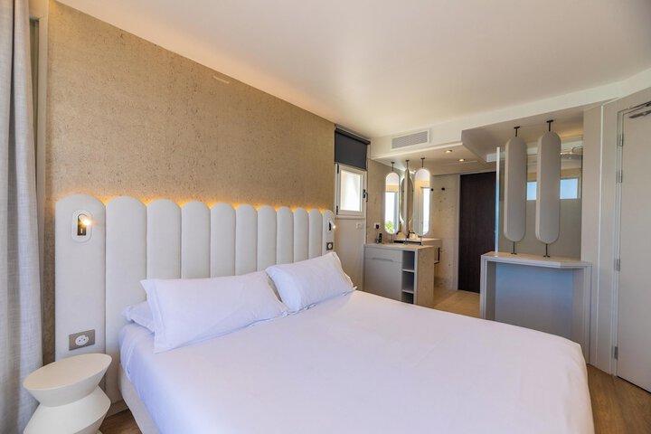 Room 48 of 72